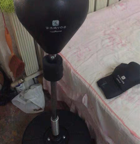 儿童拳击用，另有一只手套，全套当初迪卡侬购...