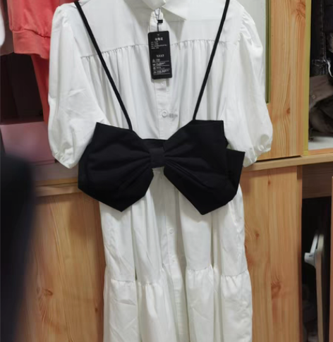 包邮菜菜有点胖的裙子 显瘦  吊牌还在全新...