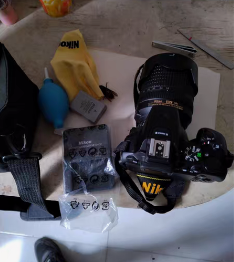 出售尼康d5600单反相机，全新就用了几次...