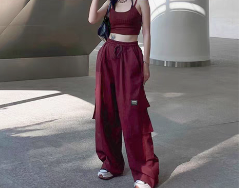 转卖WEEKEEP酒红色嘻哈帅气工装裤泫雅...