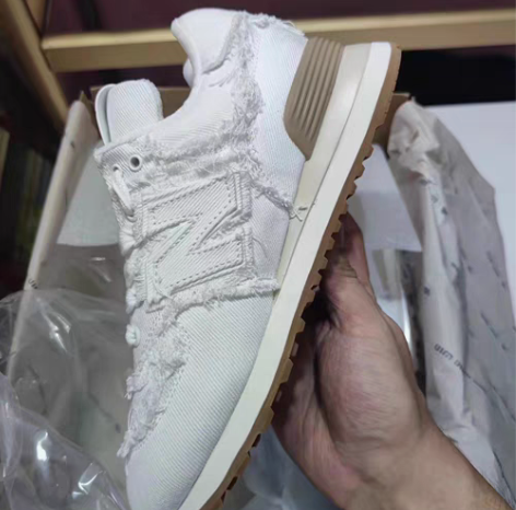 闲置闲置闲置miu家联名款574白色运动鞋...