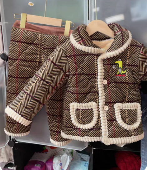 儿童初冬睡衣睡裤套装 实体店买的,宝宝胖,...