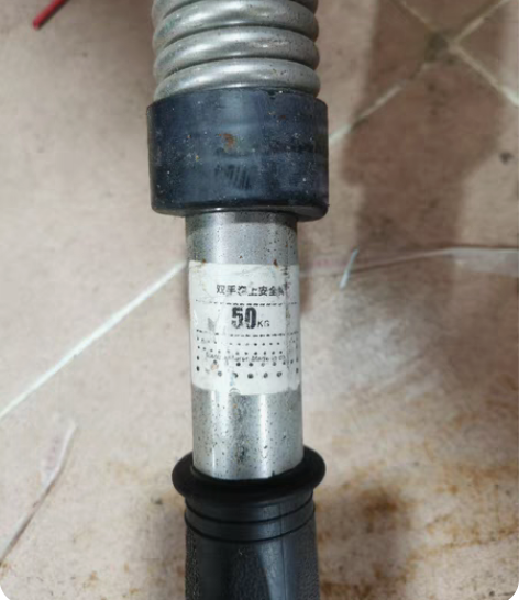 一根闲置的臂力器50KG需要的朋友联系我！...