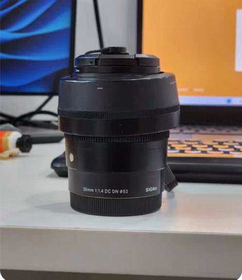适马镜头30 1.4 索尼微单E口 外观成...