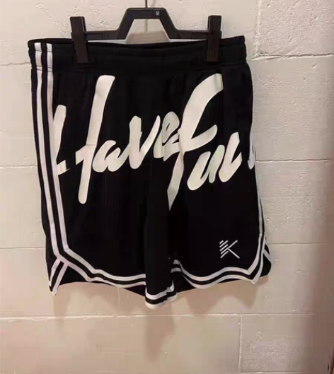 安踏克莱短裤，轻微穿着痕迹， 尺码l，包邮...