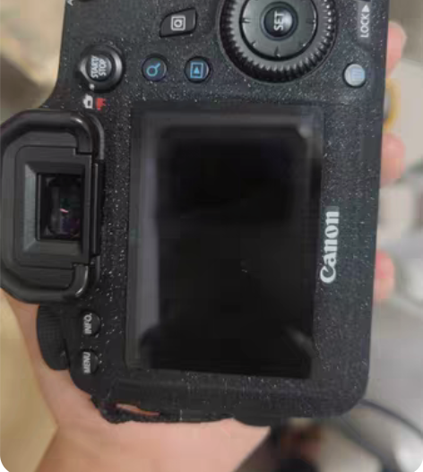 佳能6d成色98新，淘宝二手。 原电2个，...