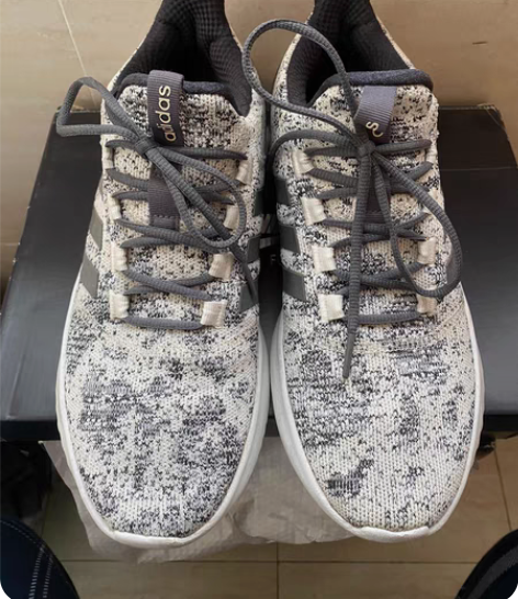 包邮阿迪跑鞋 店里买的，印象里是500左右...