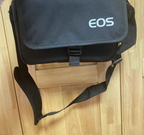 转卖相机包 中号 黑色中号，不退不换，包邮...