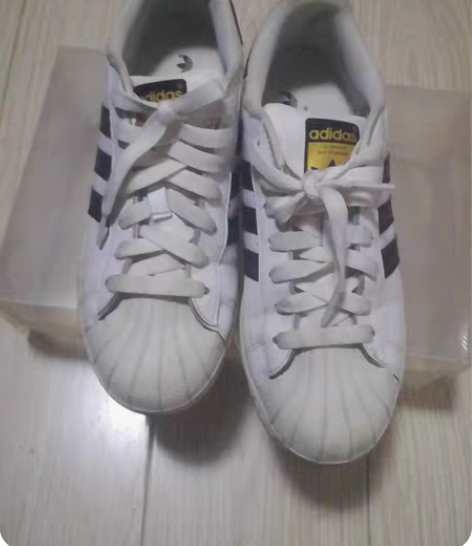 阿迪男女通款50一双低卖，一双38一双39...