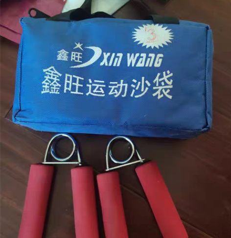握力器和沙袋 感兴趣的话点“我想要”和我私...