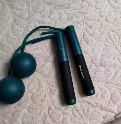 无绳跳绳刚买回来不久 用了两次 便宜出 感...