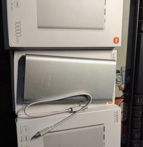 小米充电宝 10000 全新???MIUI...