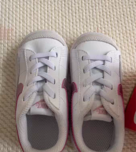 nike粉色婴儿板鞋 21码 感兴趣的话点...