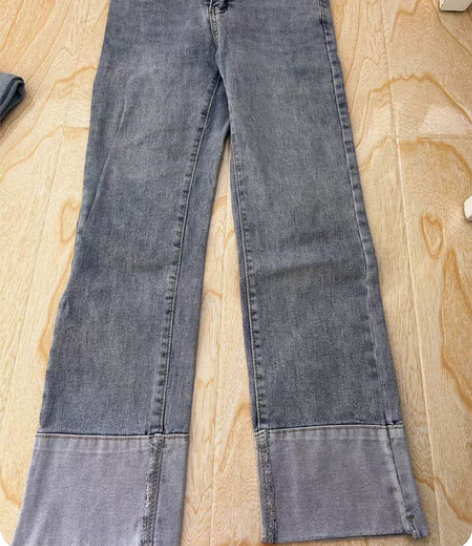 紧身牛仔裤 二手的 版型很好 颜色也不错 ...