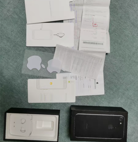 苹果6SP、苹果7原装手机盒子，各一个，不...