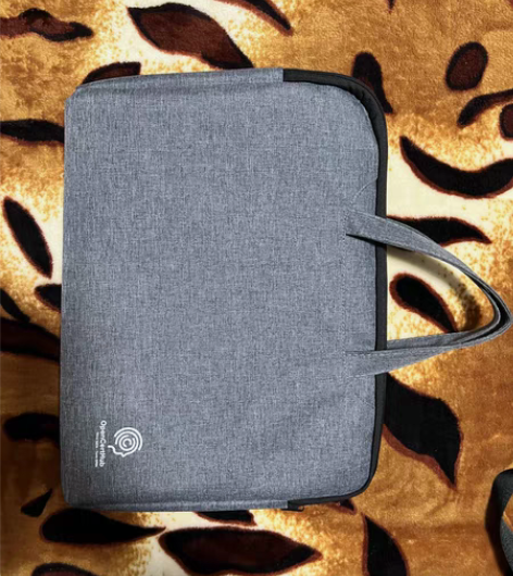 电脑包，14寸左右的轻薄本，9成新，就用过...