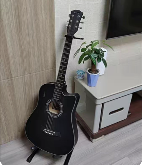 原价1800多的吉他几乎全新吉他便宜出，很...