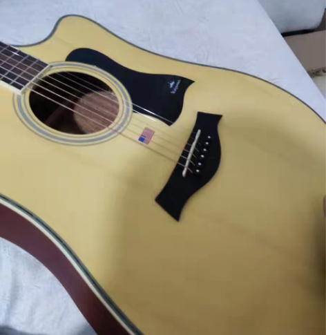 卡马吉他d1c，音准音色很不错，适合初学者...