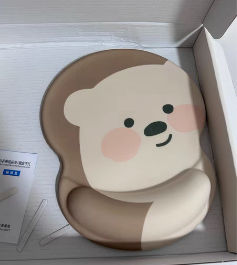 出全新硅胶鼠标垫 一次没用过 可以和电脑包...