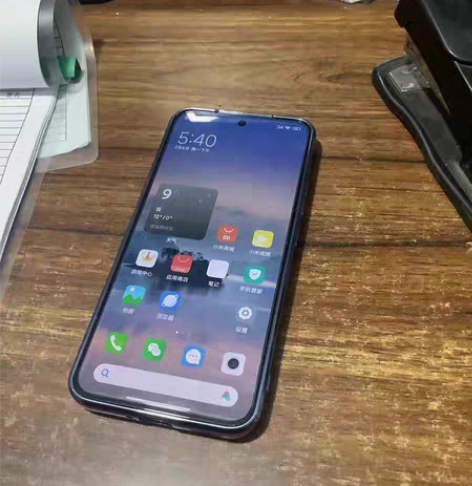 小米13 黑色丐版，使用不到一个月。想换红...