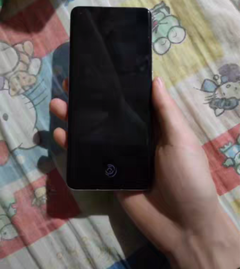 包邮一加9pro，8+128，屏幕顶部有个...