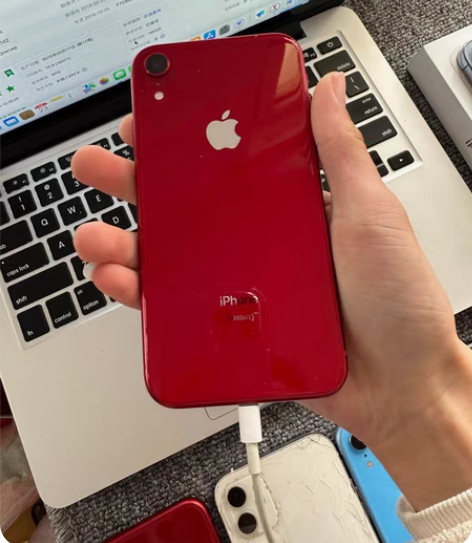 美版iphone XR 64Ｇ 红色的，已...