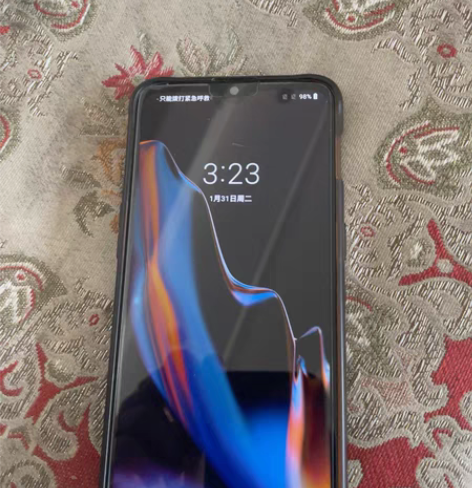 一加6t备用机，轻微闪屏 可刀 感兴趣的话...
