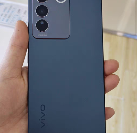 新收vivoS16e、仅拆用了一天、盒子充...