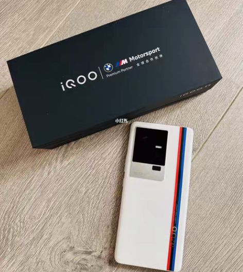 包邮iqoo11闲置12加256，有想要的...