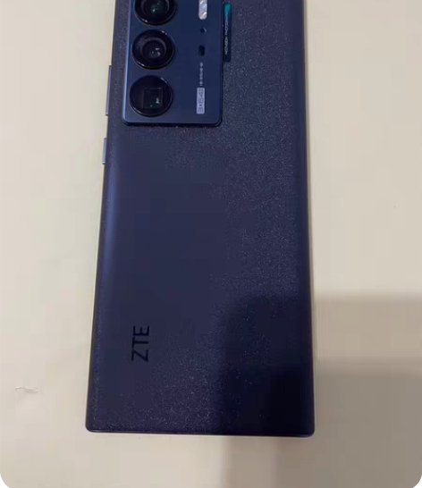 12+256中兴Axon40ultra，内...