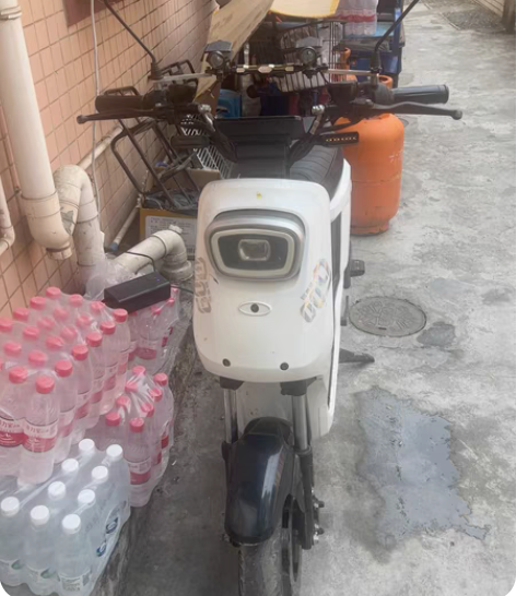 009电动车九成新，铅酸电池48付，电池刚...