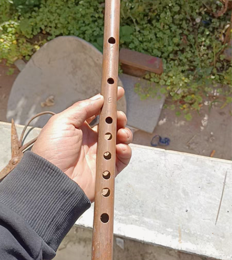 包邮老笛子还是萧一把，品相如图！ 感兴趣的...