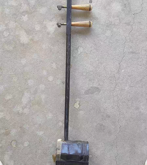 包邮下乡收的二胡一把 断一根弦 自辫带价来...