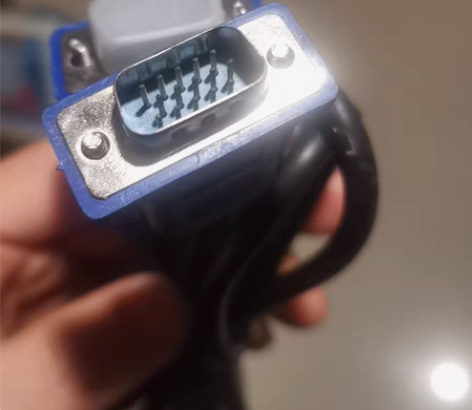 电脑显示器VGA数据线3根 还有DVI线2...