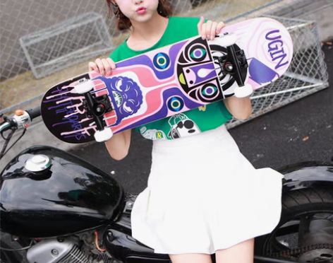 转卖【转卖】四轮滑板公路刷街枫木双翘板九成...