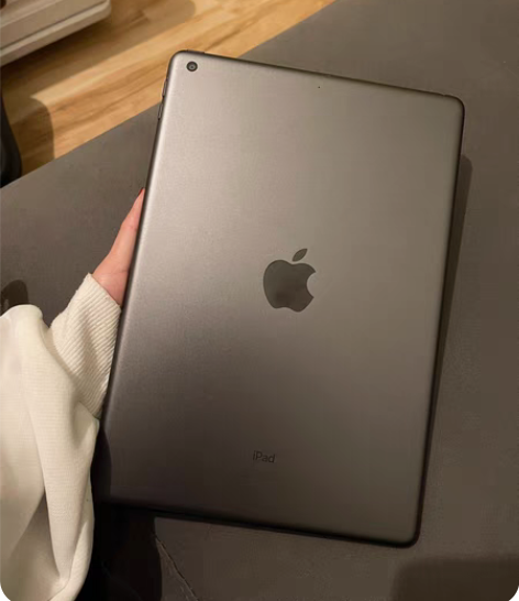 出平板iPad2021,1月份买的,深灰色...