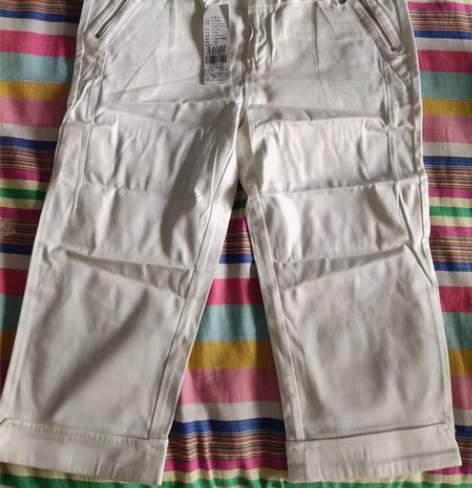 简朵，女式纯棉白色七分短裤，全新带吊牌，无...