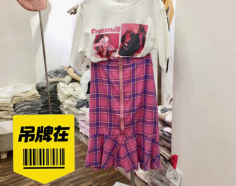 全新 韩版印花T恤 +格子荷叶边半身裙 套...