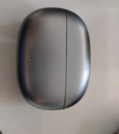 昨天过机场安检时,两个耳机不知道放哪里去了...