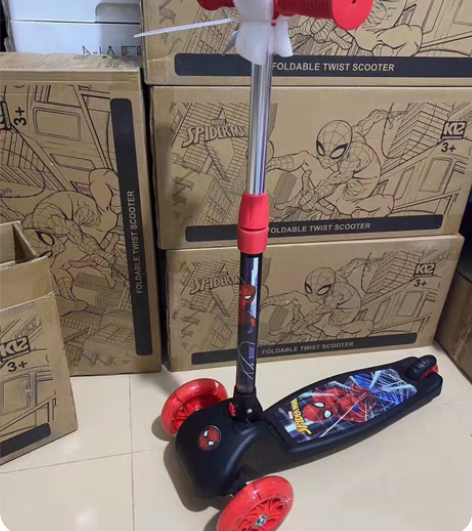 全新迪士尼漫威蜘蛛侠滑板车,一键折叠,PU...