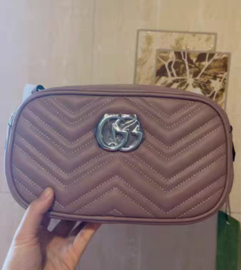 个人闲置包出售。大号和小号各一个,仅一个,...