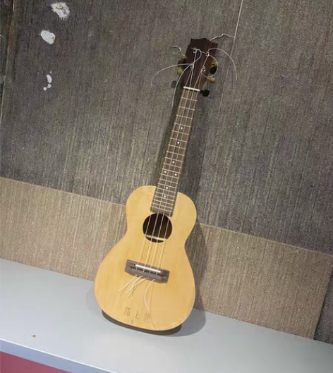 尤克里里 具体见图 同城交易 北大南门附近...