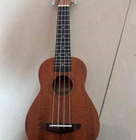 尤克里里23寸全桃花芯小吉他 做工很好 感...