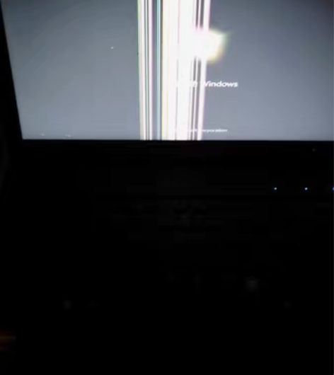 包邮清华同方笔记本电脑，左侧屏轴有裂用黑色...