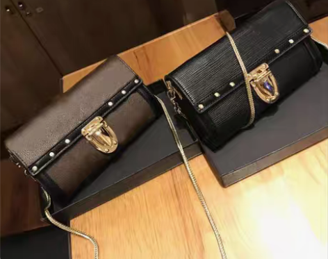 转卖小包包链条手拿包2020夏季新款铆钉手...