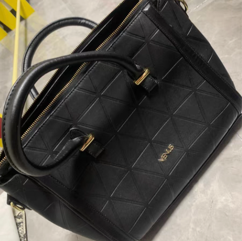 女士手拎斜挎包，结实耐用百搭，低价出！ 感...