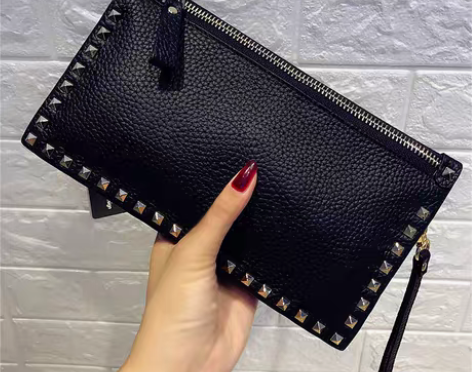 转卖手拿包女2019新款链条小包包女真皮铆钉女包软皮… 颜色... 转卖手拿包女2019新款链条小包包女真皮铆钉女包软皮… 颜色...