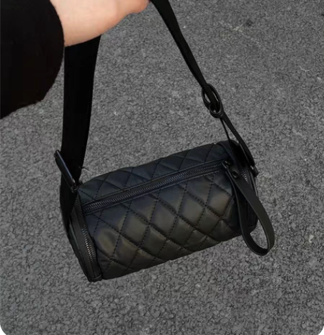 包邮菱格圆筒包女斜挎2022冬新款潮洋气质...