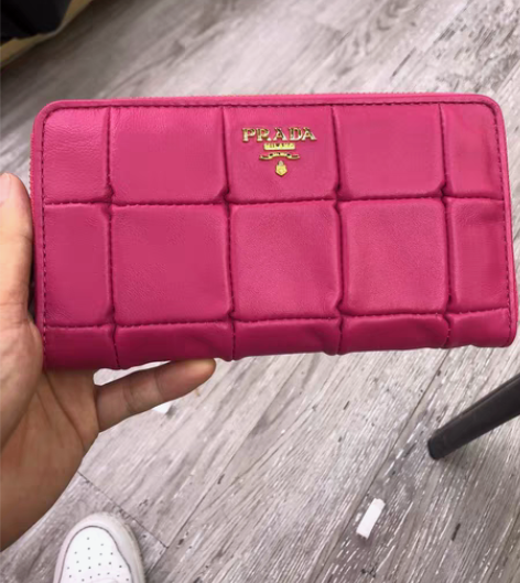 包邮女士钱包很漂亮,羊皮手感超级好,可放一...