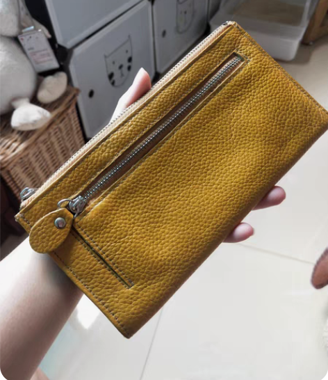 头层牛皮，长款女士钱包，可装一两万现金。轻...